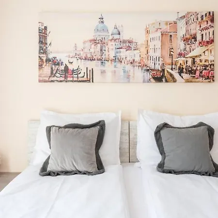 Bright Place Next To Grand Mall 바르나