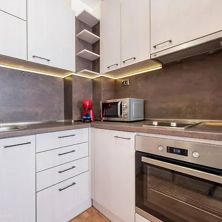 Bright Place Next To Grand Mall וארנה