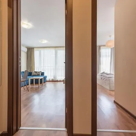 Апартамент Bright Place Next To Grand Mall *