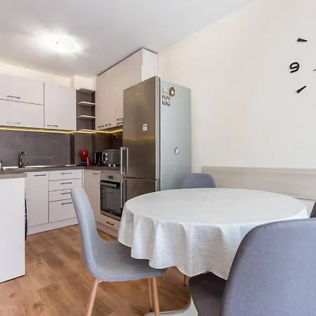 Bright Place Next To Grand Mall Апартамент Варна