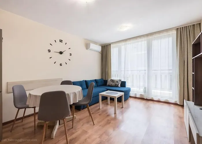 Bright Place Next To Grand Mall Апартамент