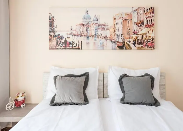 Bright Place Next To Grand Mall ヴァルナ