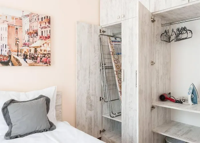 Апартамент Bright Place Next To Grand Mall Варна