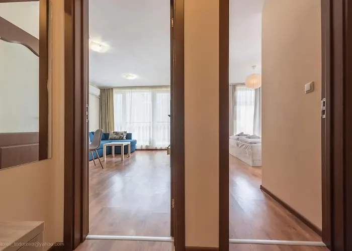Апартамент Bright Place Next To Grand Mall *