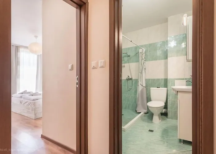 Апартамент Bright Place Next To Grand Mall Варна