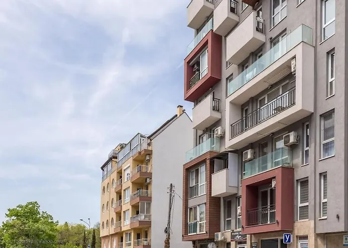 Апартамент Bright Place Next To Grand Mall