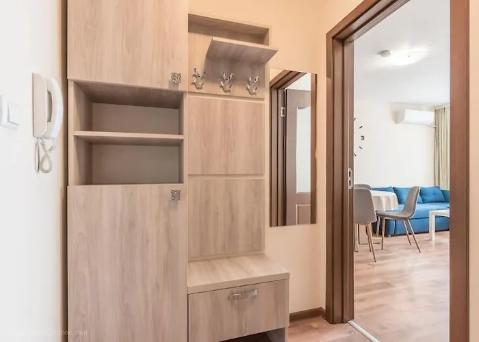 Bright Place Next To Grand Mall * ヴァルナ