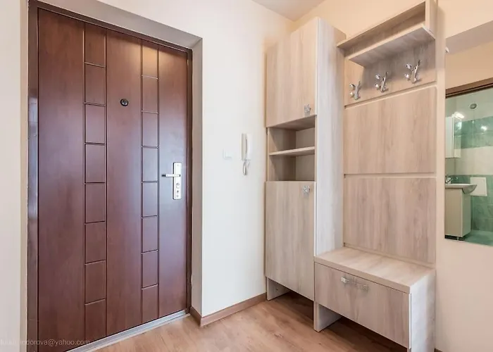 Апартамент Bright Place Next To Grand Mall